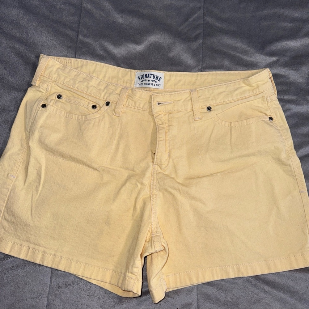 Signature by Levi Strauss Pale Yellow Women's Jean Shorts Sz 16